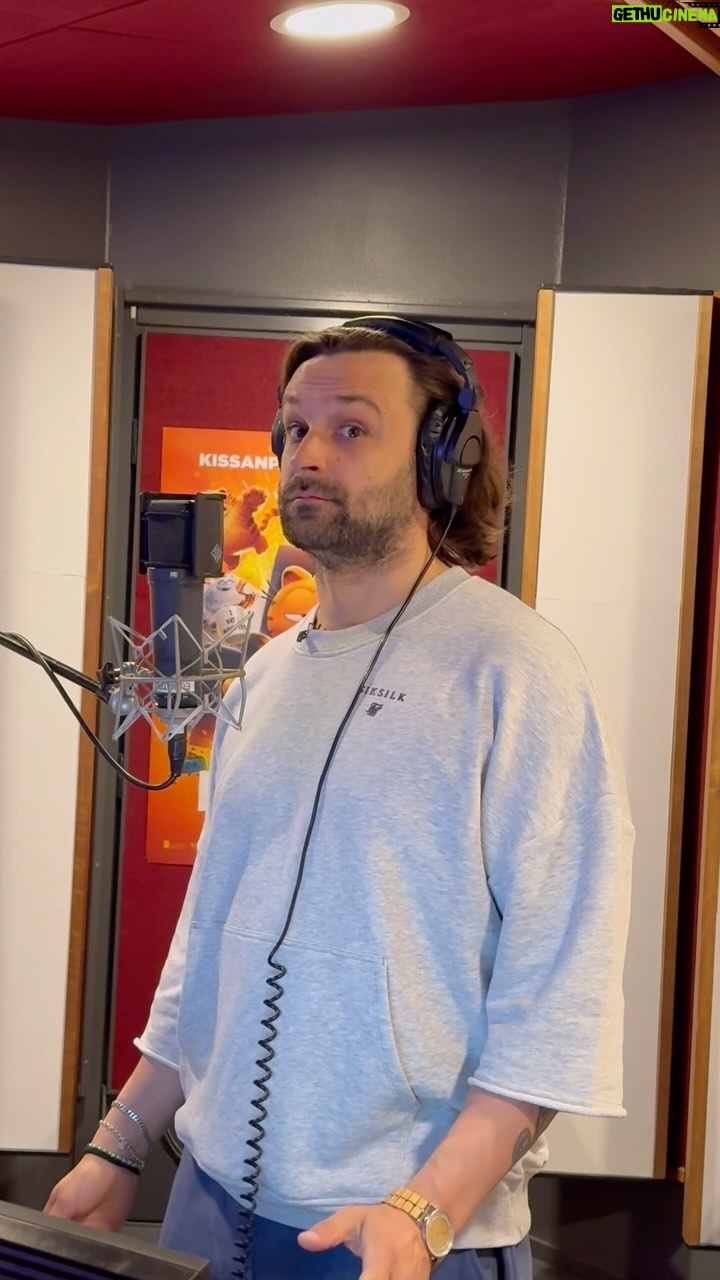Mikko Parikka - 3.4K Likes - HUOMENNA Karvinen elokuvan ensi-ilta!!! Ihan sairaan mahtava kunnia että sain olla mukana antamassa ääneni Eskolle! Aikamoista jumppaa toi dubbaaminen ja aivan sairaan hauskaa🙏❤️ kiitos @leffat ja ens viikolla tulee myös aiheeseen liittyvä Finnkino&Friends -jakso🤘✌️ @finnkino_fi