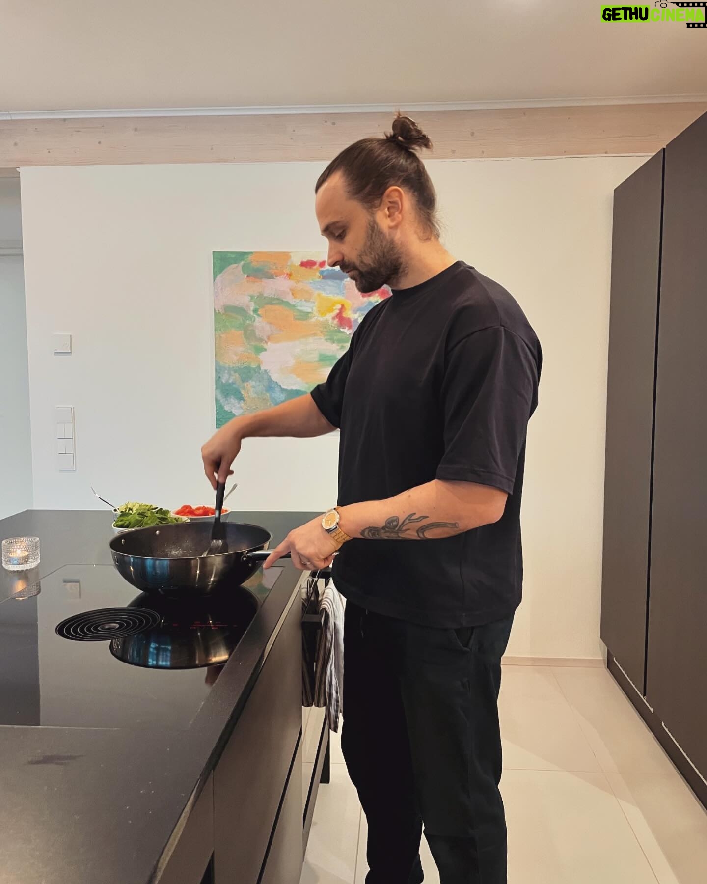Mikko Parikka - 2.4K Likes - 👨🍳 NFL-kauden jälkeen nää sunnuntait on outoja😳 no onneks jefu jatkuu taas heti syyskuussa😭
