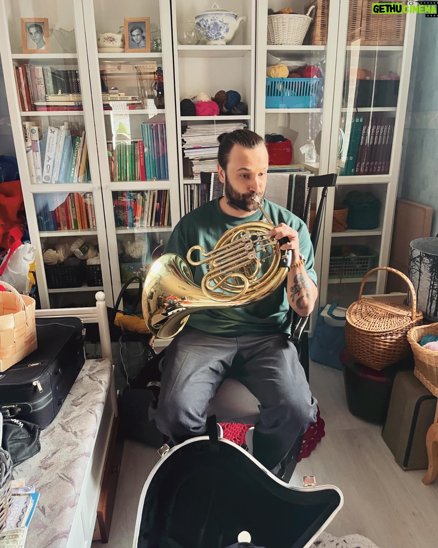 Mikko Parikka - 1.9K Likes - Kävin tervehtimässä lapsuudenajan traumoja😂📯