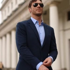 Mikołaj Roznerski Instagram - Bądź sobą, rób to co kochasz, noś to co lubisz! Wiosna z marką @ochnik_official jeszcze bardziej mi się podoba! ⁣⁣
⁣⁣Klasyczna elegancja, ekstrawagancki styl czy swobodny luz – która stylizacja najbardziej wpadła Ci w oko?  Przyznam szczerze, że trudno było mi wybrać tylko jeden styl, więc pokazuję Wam aż trzy! ⁣⁣
⁣⁣
⁣⁣Nowa kolekcja OCHNIK dostępna w sklepie online i stacjonarnie. Doskonała jakość, komfortowe kroje i nowoczesne wzory, czyli to, co cenię najbardziej.⁣⁣

⁣REKLAMA #współpracareklamowa #OCHNIK #wiosnazOCHNIK