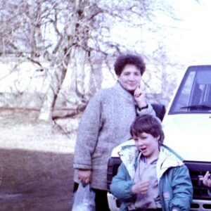 Mikołaj Roznerski Instagram - Zadzwońcie dziś do  Babć i Dziadków ❤️
Wszystkiego pięknego dla Waszych ode mnie ❤️

#1993 r