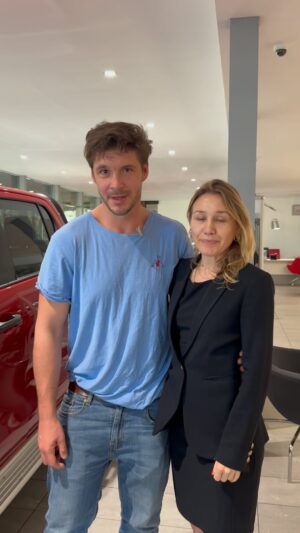 Mikołaj Roznerski Instagram - To ogromna radość ze współpracy z @mroznerski 
Życzymy szerokiej drogi 😊