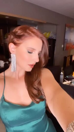 Milena Martines Instagram - Madrinha de Casamento 🍾
Beauty: @egoflui
