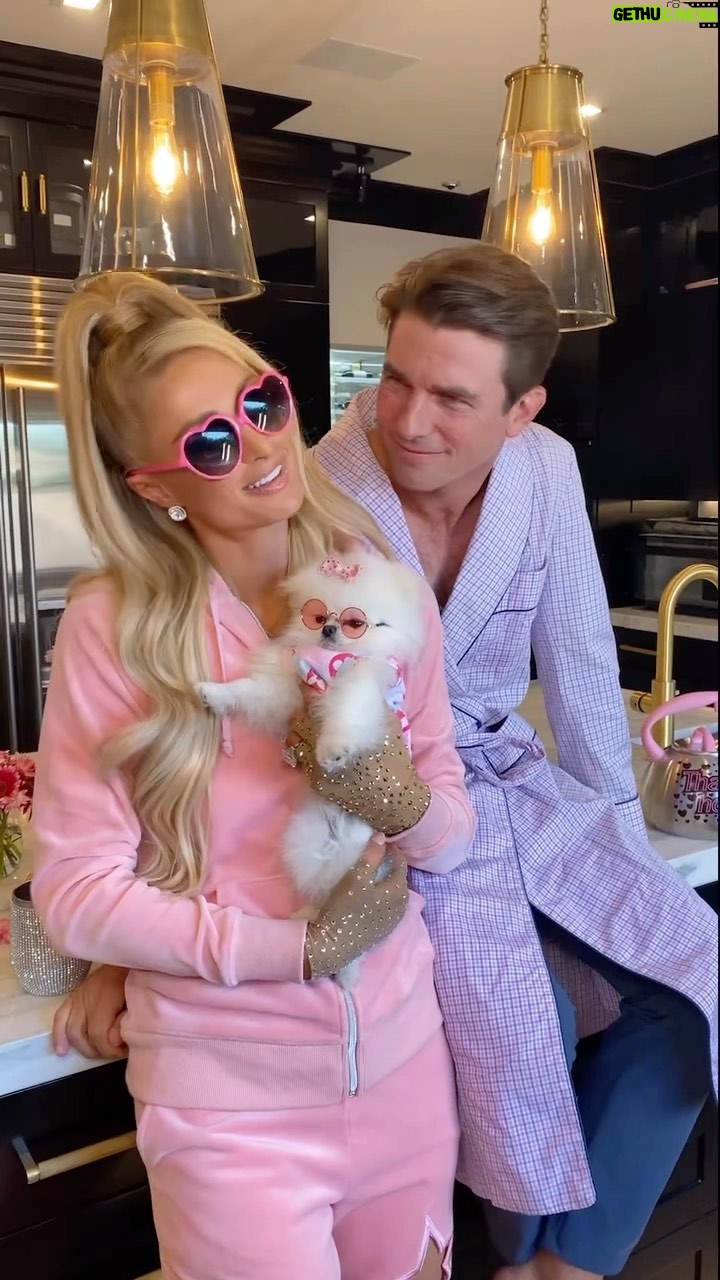 Miles Fisher - 380K Likes - Nothing like being serenaded with my favorite #BritneySpears and @EltonJohn song š¹ #ThatsHot #ButCouldBeHotter #DeepTomCruise @MilesFisher