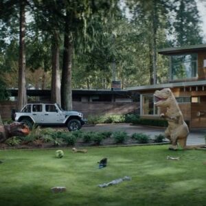 Mimi Cave Instagram - such a treat to make a spot for @jeep and @jurassicworld with my friends in beautiful vancouver, bc

agency @highdiveus 
prod co @reverie.content 
ep @catstern @richpring 
p @jillsartore 
dop #benjaminloeb 
pd @jdmorden 
cd @athena_atelier 
ad @nathan.valente 
vfx 🦕 @dcvickery @ilmvfx 
color @stefansonnenfeld 

go see ‘Jurassic World’ directed by @colin.trevorrow in theaters this friday! 🦖
