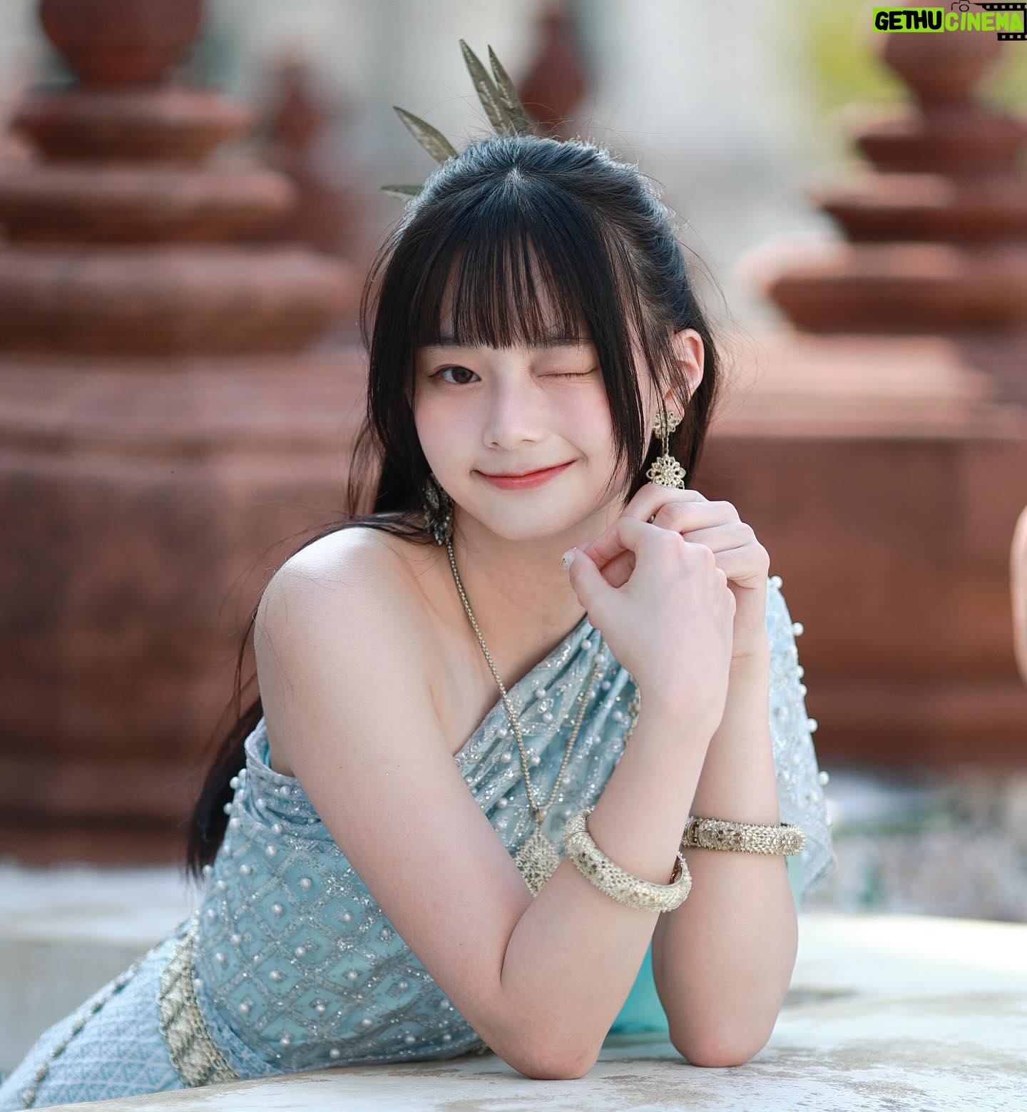 Mimi Shao - 3.6K Likes - ชุดไทยสวยมากจริงๆ💙
但在中午艷陽39度下拍泰服
這體驗近期不會想再一次(」°ロ°)」