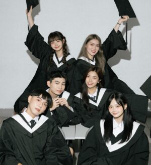 Mimi Shao Instagram - -
下次再一起聊大學4年
勿忘我✌🏻💙