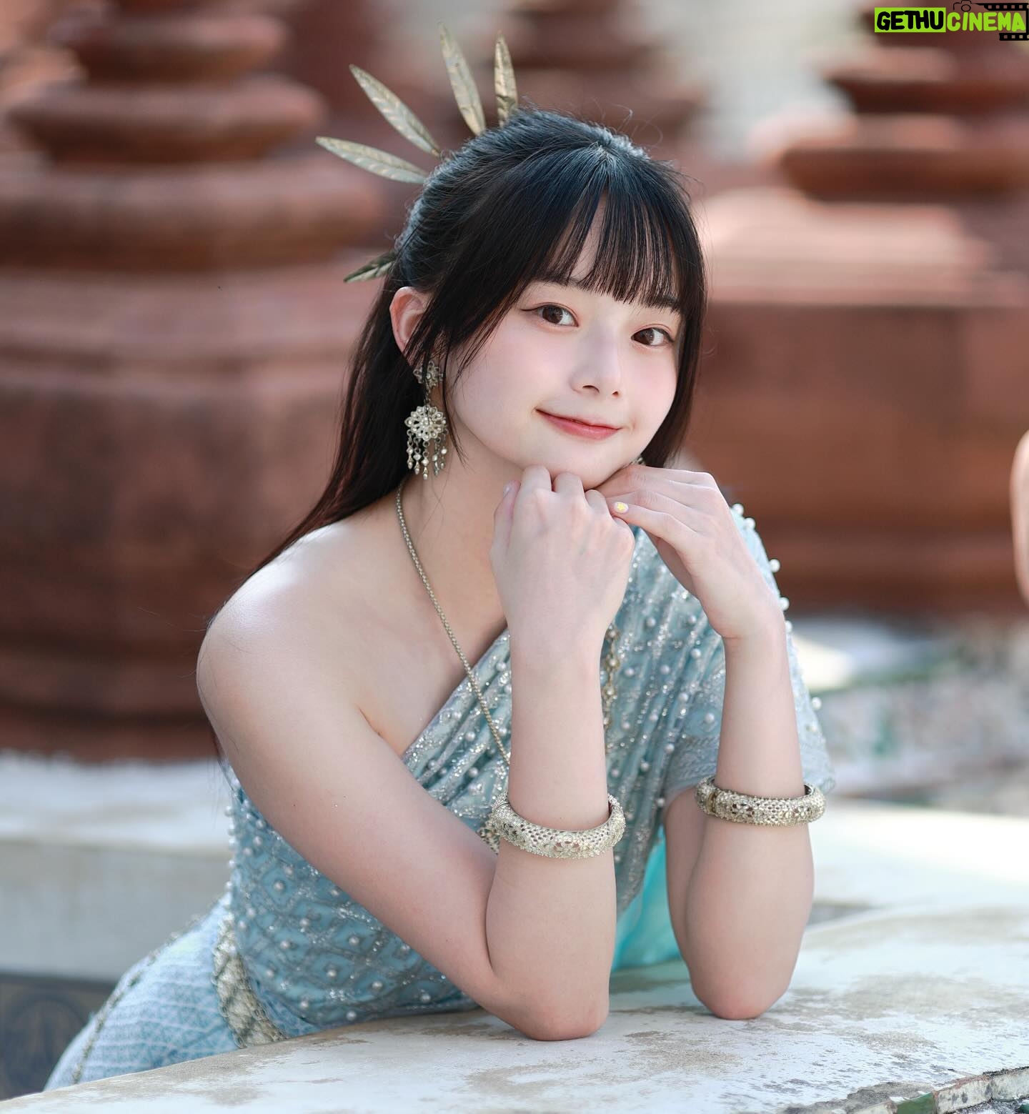 Mimi Shao - 3.6K Likes - ชุดไทยสวยมากจริงๆ💙
但在中午艷陽39度下拍泰服
這體驗近期不會想再一次(」°ロ°)」