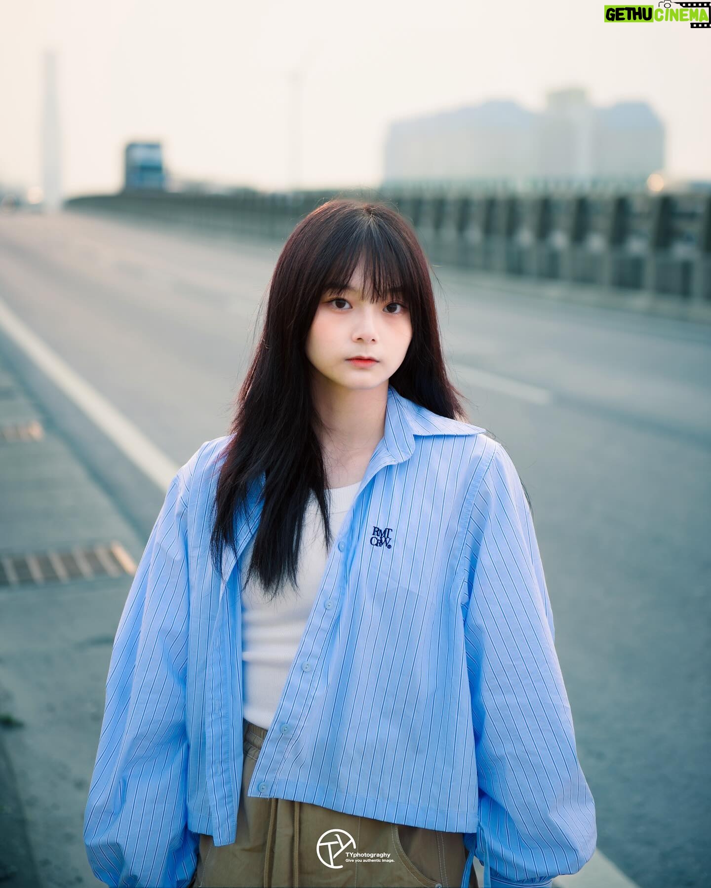 Mimi Shao - 1.7K Likes - -
🛣️🚶♀️➡️
📷 @ty_photography___
👔 @nihow_official @romanticcrown_seoul @romanticcrown_outfit 💙🙇♀️
#RomanticCrown #NIHOW