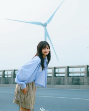 Mimi Shao Instagram - -
🛣️🚶‍♀️‍➡️

📷 @ty_photography___ 
👔 @nihow_official @romanticcrown_seoul @romanticcrown_outfit 💙🙇‍♀️

#RomanticCrown #NIHOW