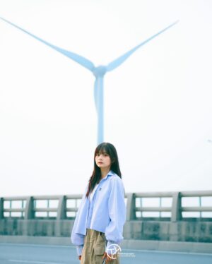 Mimi Shao Instagram - -
🛣️🚶‍♀️‍➡️

📷 @ty_photography___ 
👔 @nihow_official @romanticcrown_seoul @romanticcrown_outfit 💙🙇‍♀️

#RomanticCrown #NIHOW