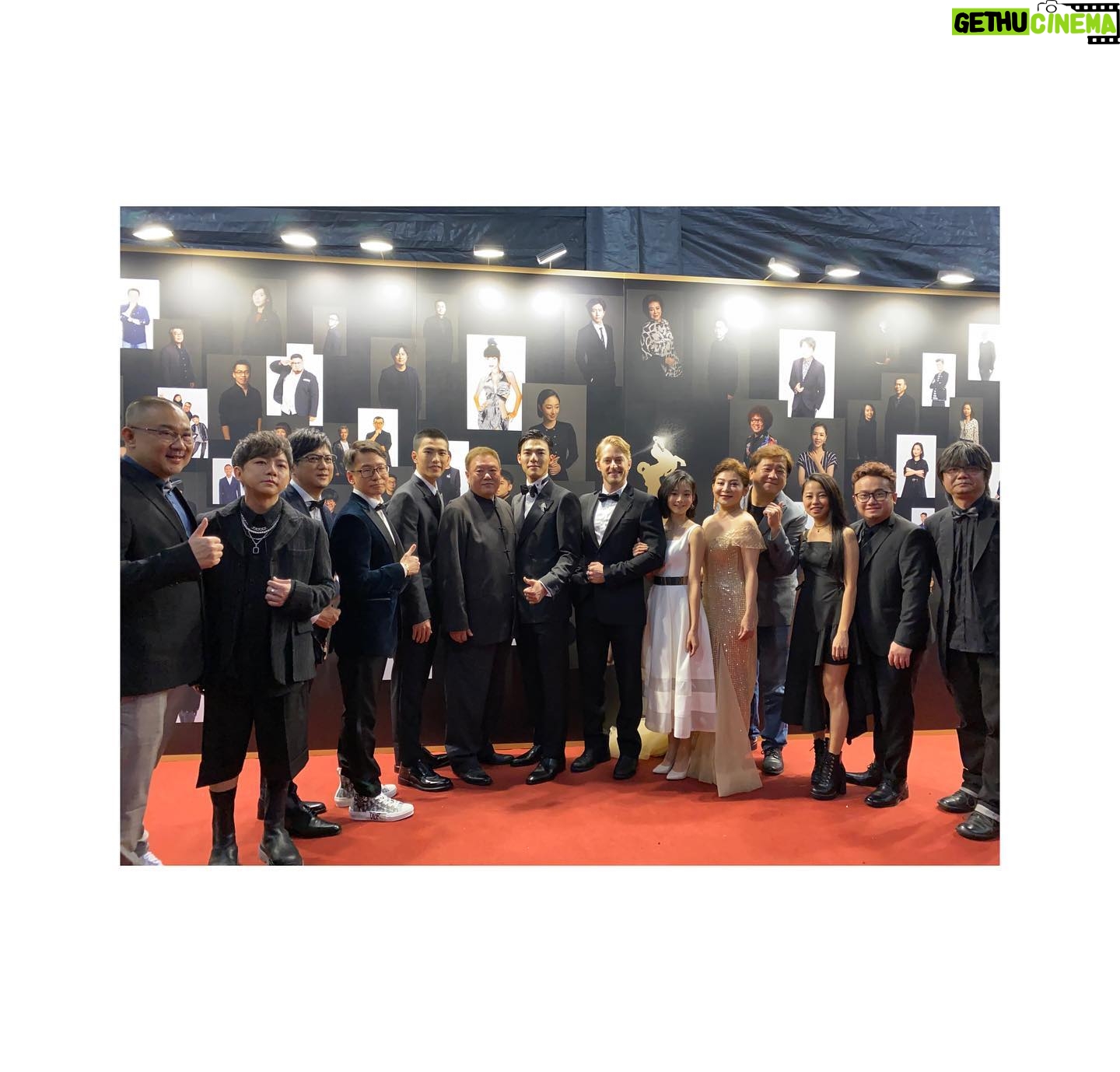 Mimi Shao - 6.4K Likes - -
金馬57 金馬57
很高興第一次參與夢寐以求的金馬就是跟著最喜歡的刻在,心情到現在都無法平復,像夢一樣。
聽見入圍的獎項,得獎的是刻在你心底的名字,藏不住內心的喜悅跟感動,好高興我也是刻在的一份子!
想謝謝這一路上給我加油打氣支持我們的所有人,我會記在心裡,加倍的努力,謝謝你們!這段旅程真的好美⋯
最辛苦的工作人員們 謝謝你們 我愛你們!💞
也想跟我最愛的哥哥說⋯
你最棒了!水啦!💜
一起加油💪
謝謝🙏
Dress :@jasmine_galleria_taipei
Make up : @yml.makeup
Hair : @jimmy1987909