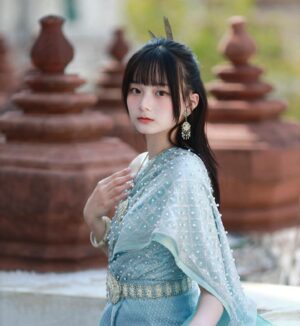 Mimi Shao Instagram - ชุดไทยสวยมากจริงๆ💙

但在中午艷陽39度下拍泰服
這體驗近期不會想再一次(」°ロ°)」