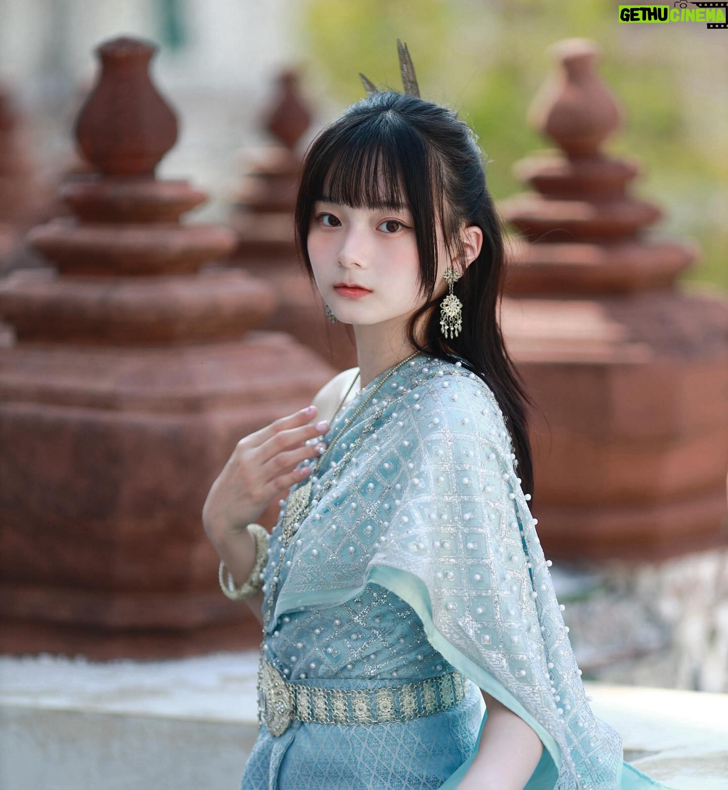 Mimi Shao - 3.6K Likes - ชุดไทยสวยมากจริงๆ💙
但在中午艷陽39度下拍泰服
這體驗近期不會想再一次(」°ロ°)」