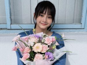Mimi Shao Instagram - -
𝟸𝟶𝟸𝟹,𝟿,𝟸𝟹 殺青

謝謝妳療癒我
謝謝妳帶我去看海
謝謝妳帶我面對我一直不敢正視的傷口
謝謝妳讓我知道還有妳陪我

如此相像的妳 一定要繼續勇敢下去喔 
我在未來等妳

（拖這麼久才發一定又是因為走不出來ಥ_ಥ）