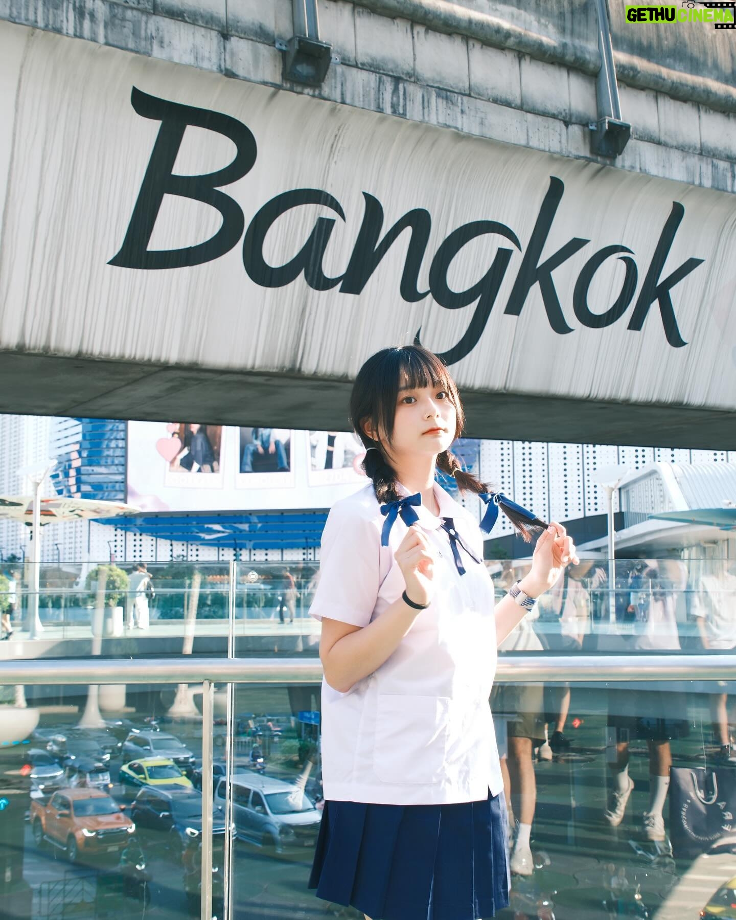 Mimi Shao - 2.4K Likes - -
ขอบคุณกรุงเทพ ฉันพร้อมจะเรียนจบแล้ว ฉันจะกลับมาที่นี่เหมือนผู้ใหญ่ครั้งต่อไป เจอกันใหม่ตอนหน้านะคะ♡︎
