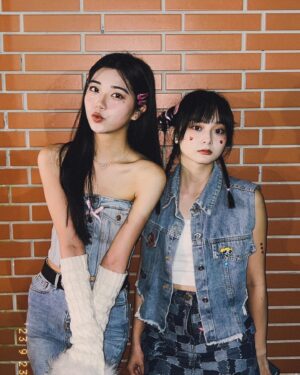 Mimi Shao Instagram - -
很開心我的大學四年有YoungYoung一起

雖然大家都不Young了 
但還是要繼續跳下去(((o(*ﾟ▽ﾟ*)o)))！