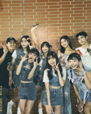 Mimi Shao Instagram - -
很開心我的大學四年有YoungYoung一起

雖然大家都不Young了 
但還是要繼續跳下去(((o(*ﾟ▽ﾟ*)o)))！
