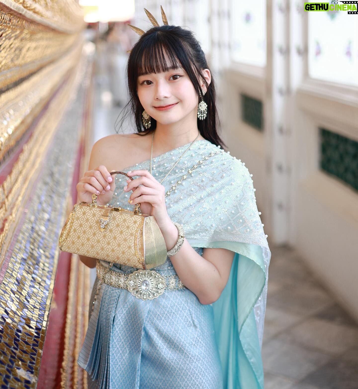 Mimi Shao - 3.6K Likes - ชุดไทยสวยมากจริงๆ💙
但在中午艷陽39度下拍泰服
這體驗近期不會想再一次(」°ロ°)」