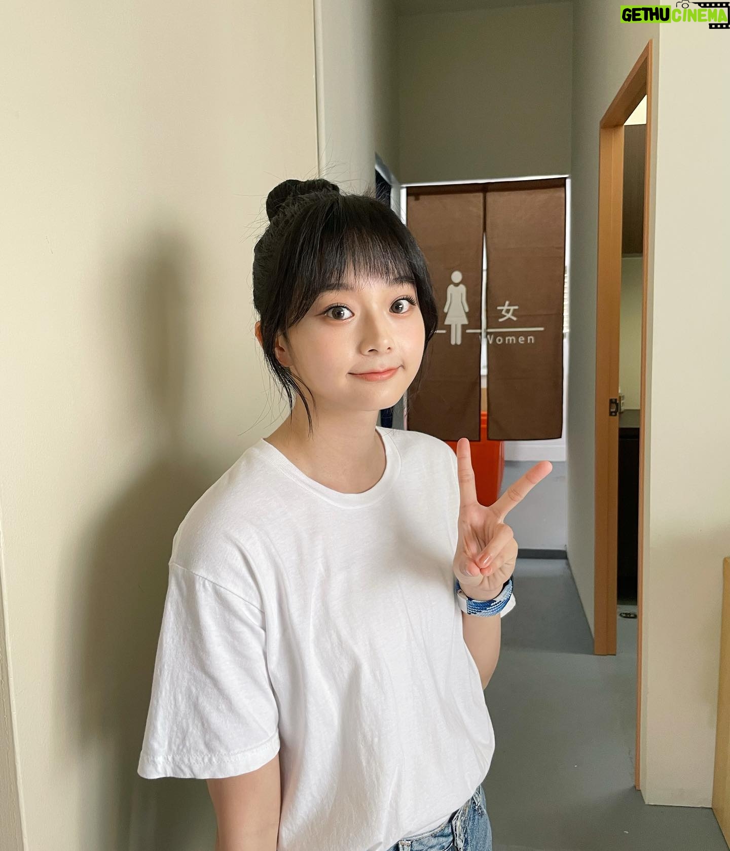 Mimi Shao - 3.4K Likes - -
已大四
請求大家開始幫忙祈禱小米明年6月順利畢業😀👍🏻
每天都會努力更新這輩子最後一段學生時期的日子
(別想再有下次⋯)