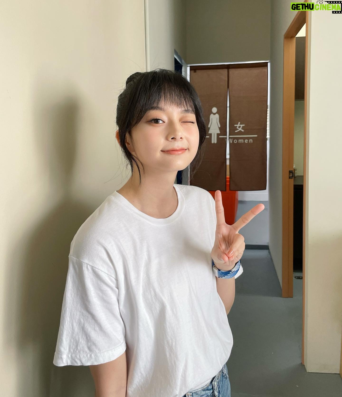 Mimi Shao - 3.4K Likes - -
已大四
請求大家開始幫忙祈禱小米明年6月順利畢業😀👍🏻
每天都會努力更新這輩子最後一段學生時期的日子
(別想再有下次⋯)