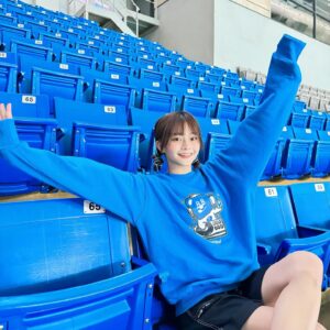 Mimi Shao Instagram - -
最近都有好好生活
除了前陣子身體不舒服躺了好幾天以外
其他天都還是忙碌無比🫨

🐻👔 @nihow_official @badblue_badblue 

《苦魯人生》倒數53天