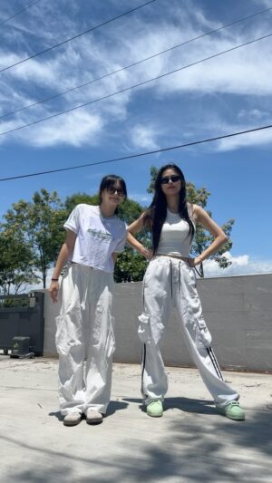 Mimi Shao Instagram - 拍完影片 獲得兩枚黑炭 邵兩枚