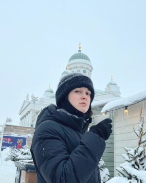 Mimosa Willamo Instagram - Joulutus maximus. Tänne se hittipuuro ja enkelikello ja normaali leposyke.