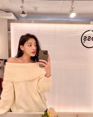 Min Ha-ram Instagram - 겨울인데 따뜻해,❄️

#폴라스튜디오 
#polastudio