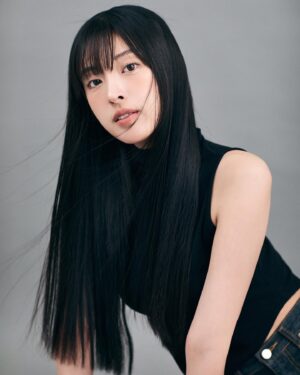 Min Ha-ram Instagram - 안녕, 오랜만 하라무🤟🏻

📸 @farstar_studio 
💁🏻‍♀️ @_m._.mir