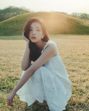 Min Ha-ram Instagram - 초여름 냄새🌿🌱