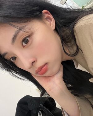 Min Ha-ram Instagram - 바쁘니 좋구먼 🤟🏻