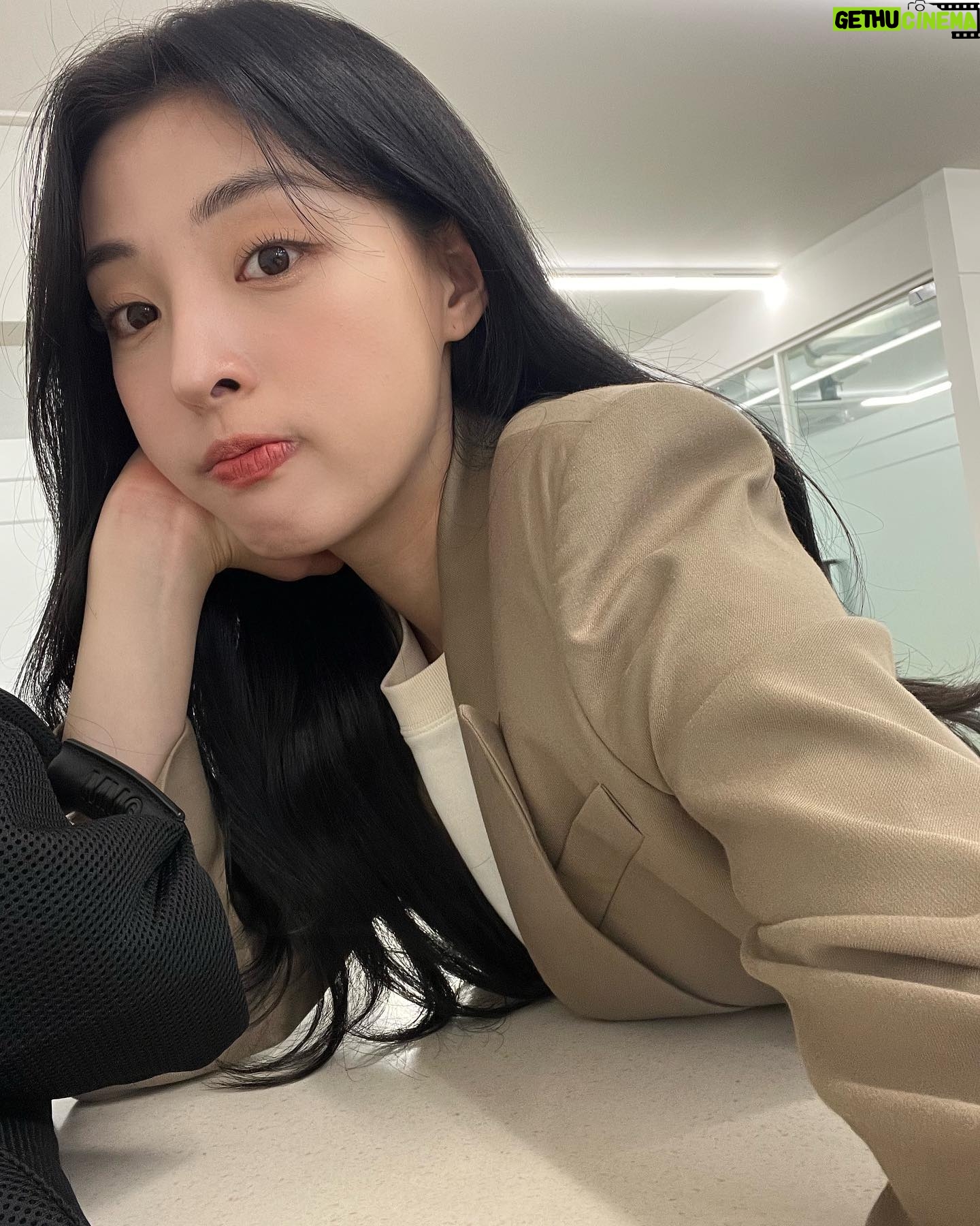 Min Ha-ram - 662 Likes - 바쁘니 좋구먼 🤟🏻