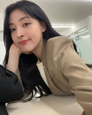 Min Ha-ram Instagram - 바쁘니 좋구먼 🤟🏻