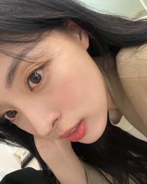 Min Ha-ram Instagram - 바쁘니 좋구먼 🤟🏻
