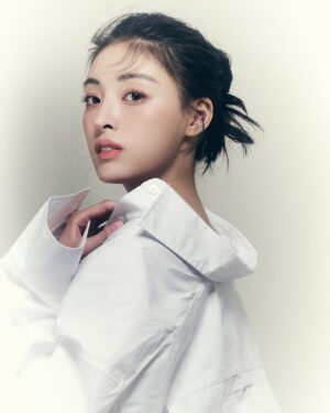 Min Ha-ram Instagram - 깔꼼 하라무🤍

📸 @circusbear_z 
💁🏻‍♀️ @zzoomakeup