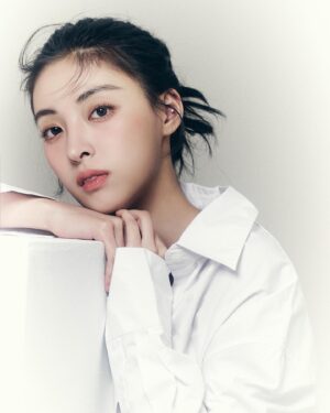 Min Ha-ram Instagram - 깔꼼 하라무🤍

📸 @circusbear_z 
💁🏻‍♀️ @zzoomakeup