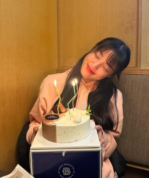 Min Ha-ram Instagram - 태어나서 감사합니다🫶🏻💓
