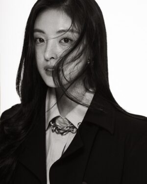 Min Ha-ram Instagram - 안녕 나야 하라무

📸 @circusbear_z 
💁🏻‍♀️ @zzoomakeup