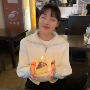Min Ha-ram Instagram - 태어나서 감사합니다🫶🏻💓