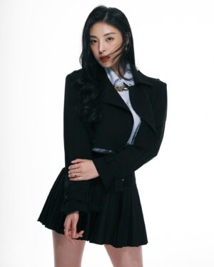 Min Ha-ram Instagram - 안녕 나야 하라무

📸 @circusbear_z 
💁🏻‍♀️ @zzoomakeup