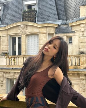 Mina Myoui Instagram - @fendi  @harpersbazaarjapan