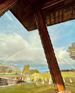 Mina Tander Instagram - •
Mermaiding with a view 🏔🧜🏻‍♀️ 🌈

Thank you @stanglwirt for an unforgettable weekend- it was pure BLISS. 

Deeply grateful to enjoy this beauty with my most loved ones 🤍🤍🤍🤍

#biohotelstanglwirt #wilderkaiser #austria 

Next time with you @lorihaberkorn 🙏🏻