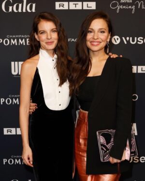 Mina Tander Instagram - @berlinale recap 3/3 

Because it's Giorgio, Ole & Yvonne

@giorgioarmani 
@olelynggaardcopenhagen 
@yvonne_catterfeld_offiziell 
@ninajensenstyling