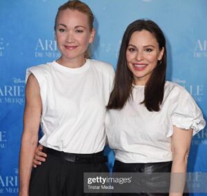 Mina Tander Instagram - What a cute fun evening at the #arielle premiere with my bestie @lisamariapotthoff and our girls!
Thank you @disneydeutschland for having us 🧜🏻‍♀️ 🌊💙

Danke Nino
@ninajensenstyling 
Blouse @cosstores 
Clutch @lederatelier_linalerch 
Sandals @dorotheeschumacher 

Vintage skirt gifted by my mother in law @sophiamaria2311 💝