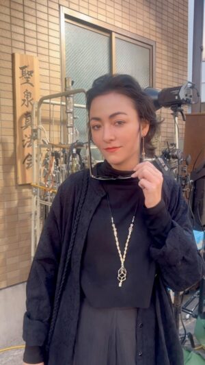 Minami Instagram - プレミアムドラマ『仮想儀礼』
絶賛撮影中😚

「宗教」という名の「ビジネス」を始めた二人。物語が進むにつれ、教団は思いもよらない災難に巻き込まれていく。お話。
ぜひチェックしてね🔮

放送予定
2023年12月3日（日）22時00分〜スタート ＜全10回＞
NHK BS プレミアム4K（新BS4K）／NHK BS（新BS2K）

【出演】 青柳翔　大東駿介 ／ 石野真子　美波　河井青葉　松井玲奈　川島鈴遥　奥野瑛太　齋藤潤　宮地真史 ＊ 峯村リエ ／
尾美としのり　目黒祐樹　石橋蓮司　ほか

【演出】 岸善幸　石井永二　森義隆
【原作】 篠田節子
【脚本】 港岳彦　江頭美智留
【音楽】 岩代太郎
【宗教考証】 釈徹宗
【ナレーション】 津田健次郎

#プレミアムドラマ
#仮想儀礼
#美波