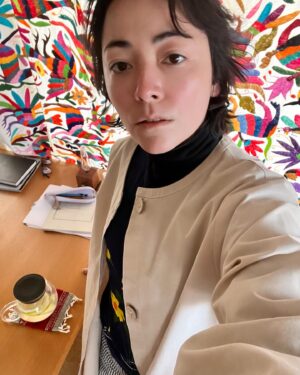Minami Instagram - #holbein さんから頂いた素敵なスモックがあるじゃないか❗️
クローゼットの中から見つけた。今日から旅のお供だね。