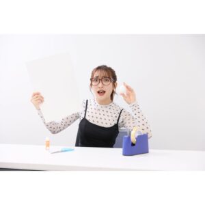 Minami Instagram - こちら「コミュタン福島」リニューアルアンバサダーみなみです( ᐛ )ゞ

10月、11月はコミュタンでのイベントが目白押し✨ 
詳しくは「コミュタン福島」HPやチラシ、ポスターをチェックしてね!

もうすっかり秋ですが、まだ暑さが厳しかった7月末... コミュタン福島で行われている〈サイエンスクラブ〉を見学してきちゃいました👀♫

小中学生向けのサイエンスクラブ「コミュタンサイエンスアカデミア」は およそ1年間を通していろんな実験や活動を行い、 学んだことを成果発表会で発信するんだとか!！

見学させていただいた日は、なんと 「タマゴを2階から落としても割れないような、プロテクターを作ろう!」 という実験!Σ(⊙ω⊙)
厚紙2枚だけでタマゴを守る装置を作る...!?

5つのチームごとにアイデアを出し合って いろんな形のプロテクターが完成しました! 
果たしてその結果は...
『コミュタンレポ 11月号』で詳しくレポートしますっ! ！
お楽しみに♪

コミュタン福島には他にもおもしろい講座やイベントがたくさん！！
土日にはミニ実験や工作を楽しめるよ♪
今すぐ「コミュタン」で検索しちゃおう!
イベントでみんなに会えるのを楽しみにしています·͜·ᰔᩚ