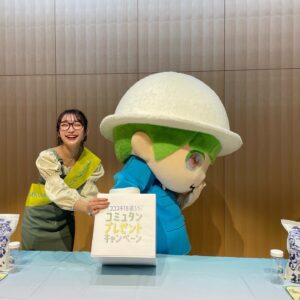 Minami Instagram - こちら「コミュタン福島」リニューアルアンバサダーみなみです( ᐛ )ゞ

『ココスキ！を送ろう コミュタンプレゼントキャンペーン』に応募してくれたみなさん！！
たくさんのステキな作品、ありがとうございました🥺✨

応募の中から、プレゼント当選者30人を決める抽選会を行いました～～！！！
福島県環境創造センター所長、コミュタン福島の妖精♡おなじみ「コミュタン」
そして1年間リニューアルアンバサダーを務めたみなみが抽選券を引いたよ୨୧⑅*

当選者は「コミュタン福島」の公式HPで発表中！！
プレゼントがおうちに届くのをお楽しみにね🎁

2023年3月にリニューアルしたコミュタン福島の魅力を伝える「アンバサダー」のお仕事も、これ
にてゴールを迎えました🙇🏻‍♀️✨
イベントでみんなと一緒に展示室をツアーしたり、トークセッションでお話したり、「リニューア
ルレポ」で情報発信したり…！

何回もコミュタン福島に足を運んで、そのたびにたくさんのことを楽しく学ぶことができました☺️
みんなと一緒に、ふくしまの環境について考えることができてよかったです！🌈

これからもコミュタン福島でいっぱい学ぼうね♫💕
コミュタン福島リニューアルアンバサダーみなみを応援してくれて、ありがとうございました！！

▼「コミュタン福島」公式HPはこちら
https://www.com-fukushima.jp/