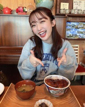Minami Instagram - 会津名物 ソースカツ丼 食べてきた🥺
お肉柔らかくて 味も濃いめで
最高に美味しかった！！！！
他にも生パスタとか
ピザ 蕎麦 もあるから近い子は行ってみて！！‪🫶🏻️

#ファットリアこもと #会津 #坂下 #福島 #福島グルメ